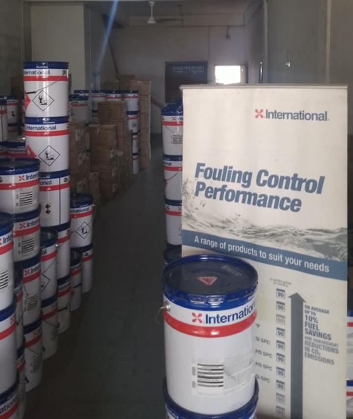 International Paint Lagerbestand im Yunara Büro in Batam